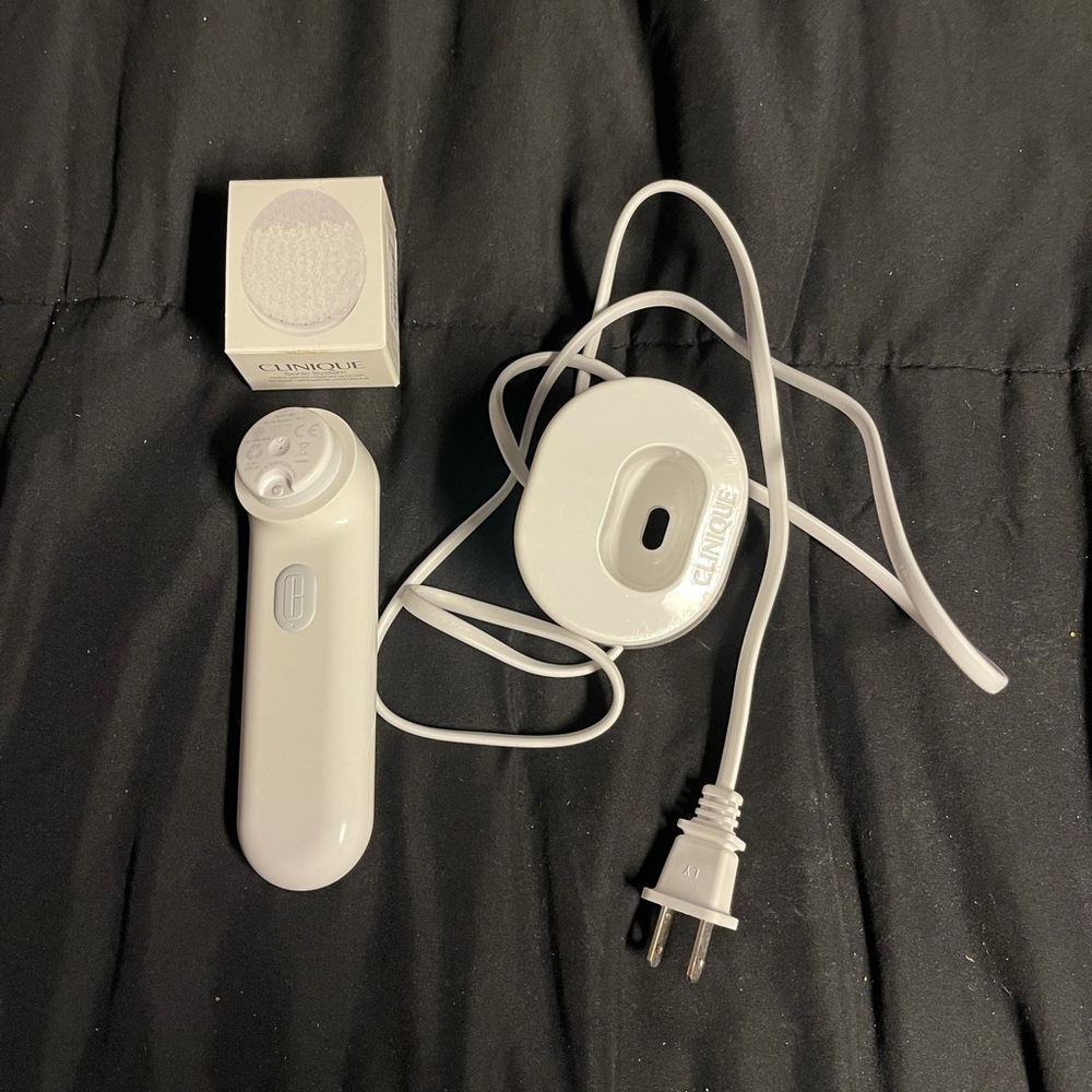 Clinique Sonic System with brush